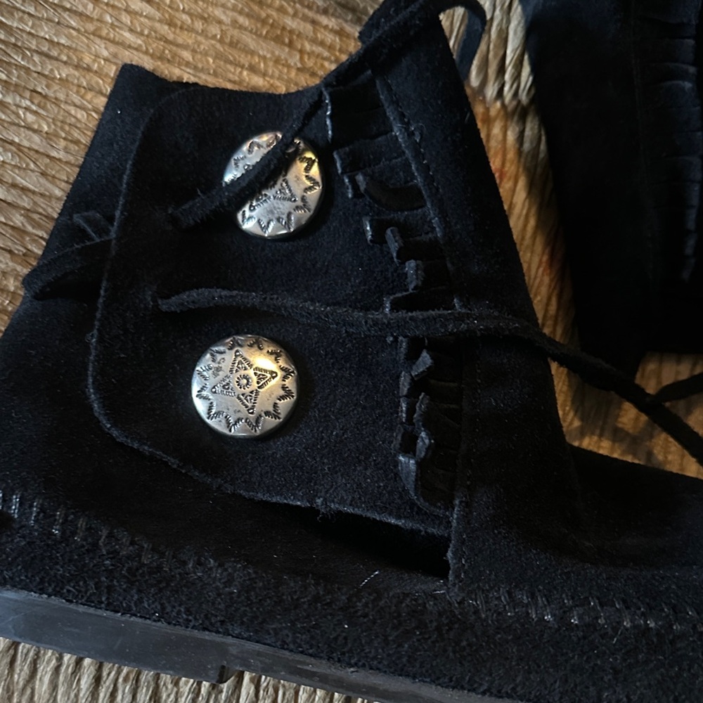Minnetonka Black suede leather Moccasins with Decorative silver Buttons - Picture 6 of 12